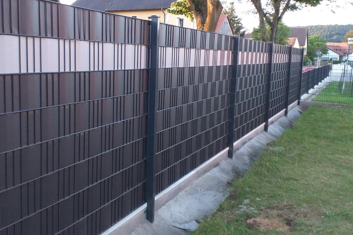 UND-GF001-450gsm PVC Strip Fence